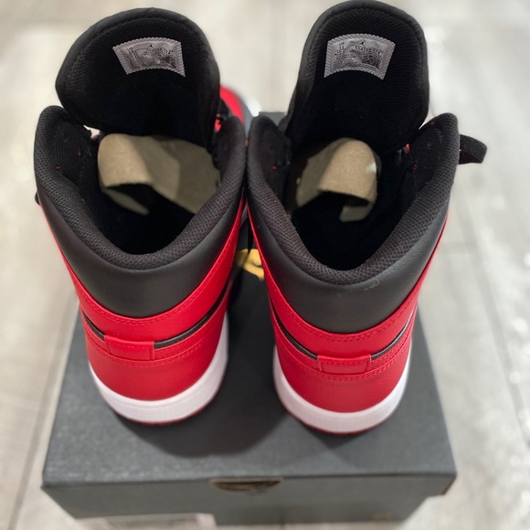🎉SOLD ELSEWHERE🎉 Men’s AirJordan 1Mid Nike Shoes - Picture 6 of 11
